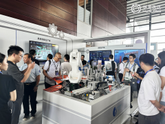 <strong>具身智能机械人不只要能实现自从工做取</strong>